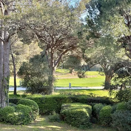 Apartamento T3 Moderne, Piscine, Parking, Vue Golf, Commerces à Proximité