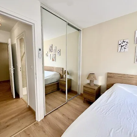 T3 Moderne, Piscine, Parking, Vue Golf, Commerces à Proximité *