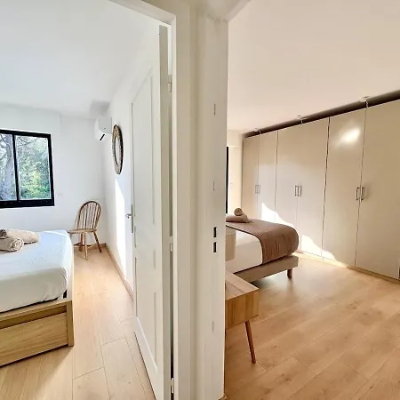 T3 Moderne, Piscine, Parking, Vue Golf, Commerces à Proximité *