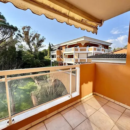 T3 Moderne, Piscine, Parking, Vue Golf, Commerces A Proximite アパート Saint-Raphaël